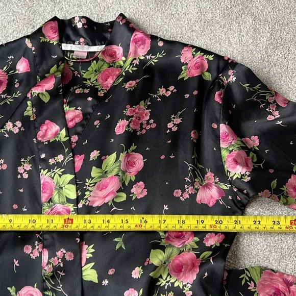 VTG Victoria’s Secret Robe Black Floral Short Wrap self tie belt One size - Picture 8 of 12